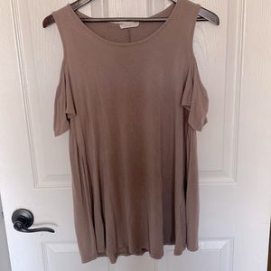 Super cute off the shoulder top.